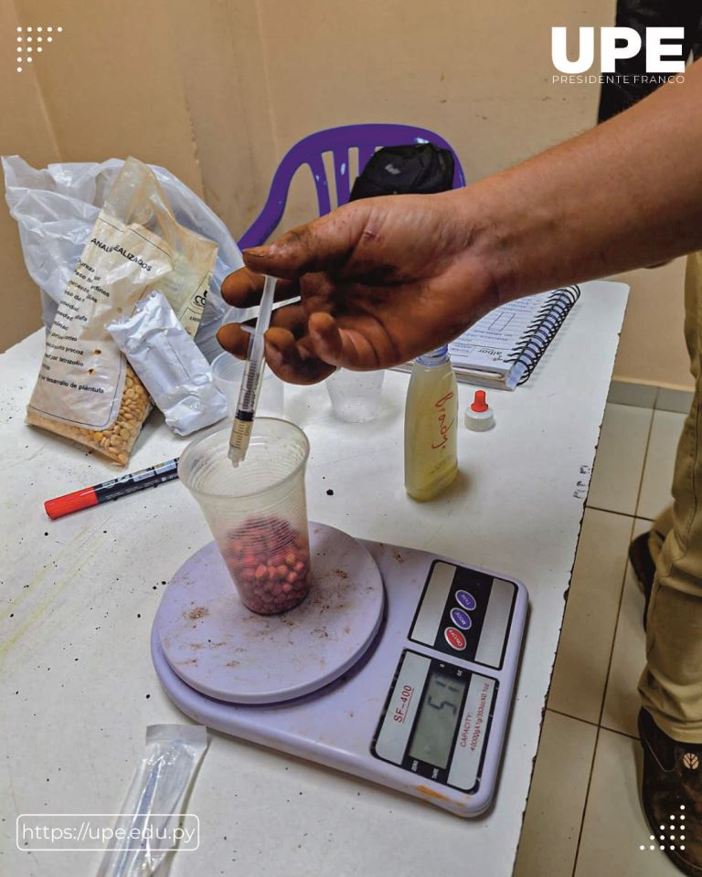 Práctica de Laboratorio en la Facultad de Ciencias Agropecuarias 