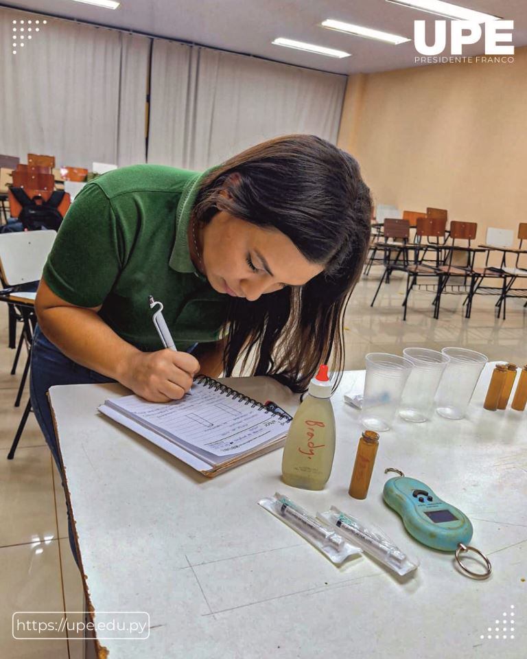 Práctica de Laboratorio en la Facultad de Ciencias Agropecuarias 