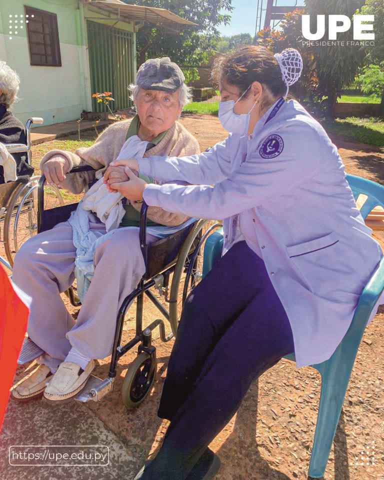 Enfoque Práctico en la Educación de Enfermería: Visita al Hogar de Ancianos San Agustín