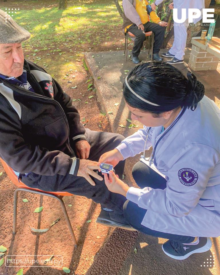 Enfoque Práctico en la Educación de Enfermería: Visita al Hogar de Ancianos San Agustín