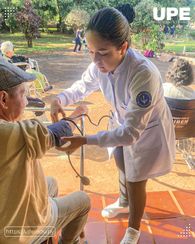 Enfoque Práctico en la Educación de Enfermería: Visita al Hogar de Ancianos San Agustín