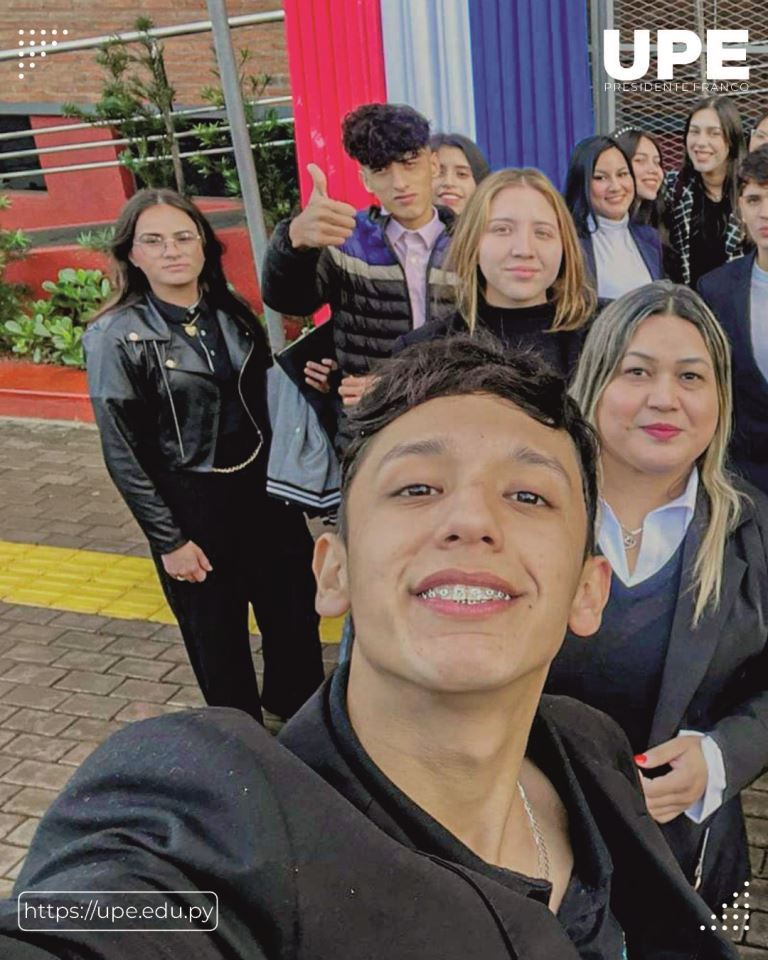 Estudiantes de la UPE participan en el Congreso de la UNAE