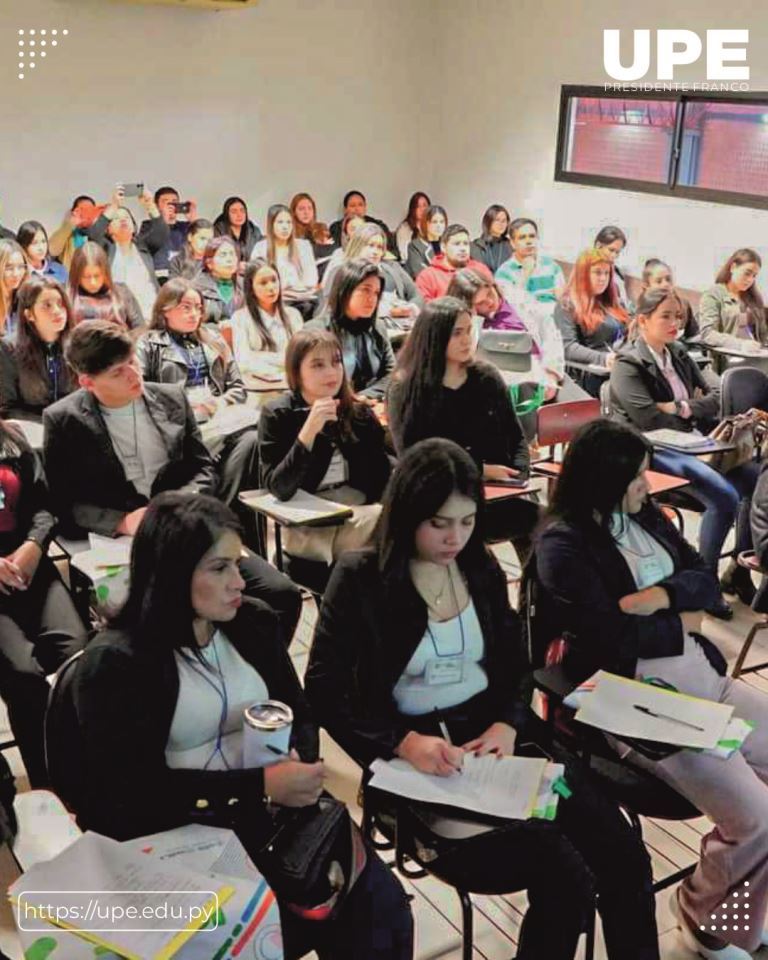 Estudiantes de la UPE participan en el Congreso de la UNAE