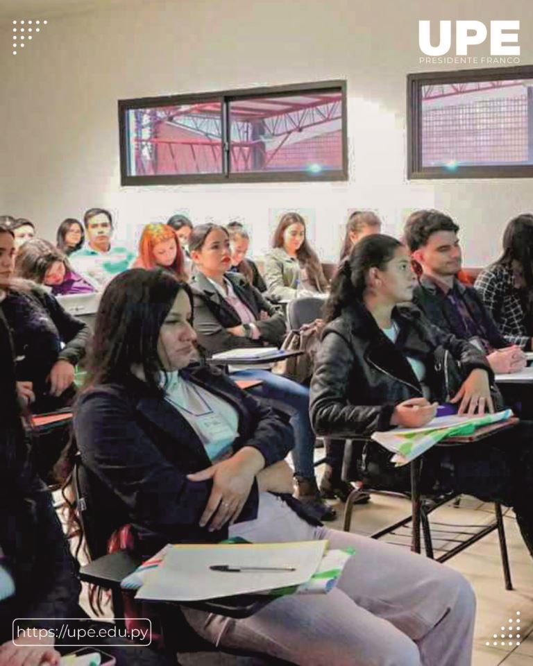 Estudiantes de la UPE participan en el Congreso de la UNAE