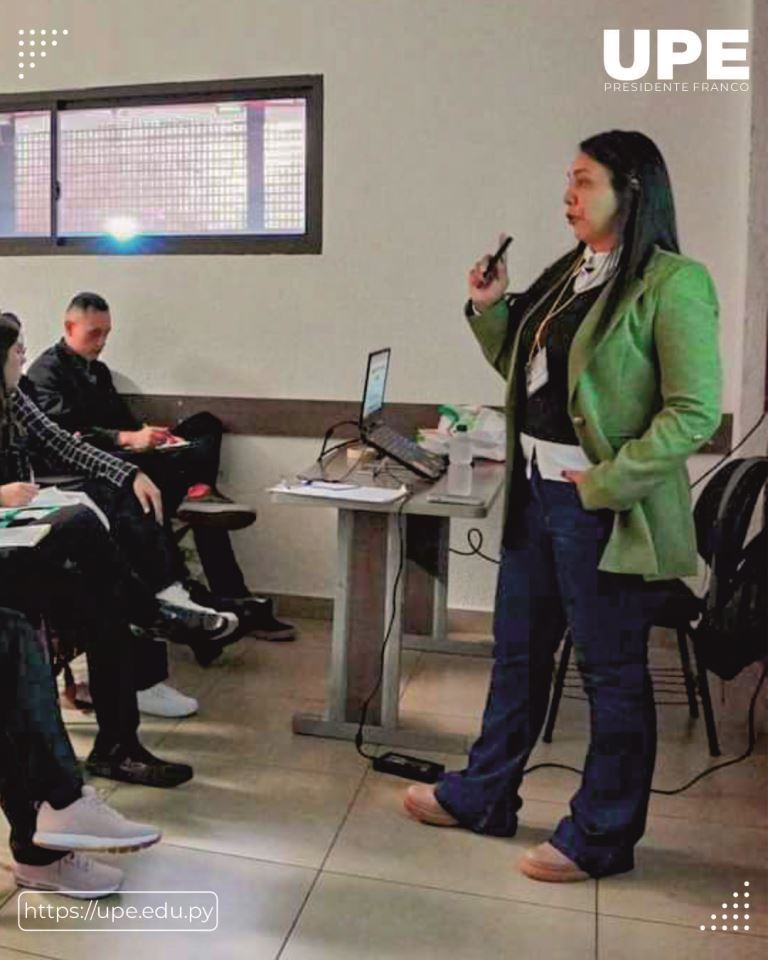 Estudiantes de la UPE participan en el Congreso de la UNAE