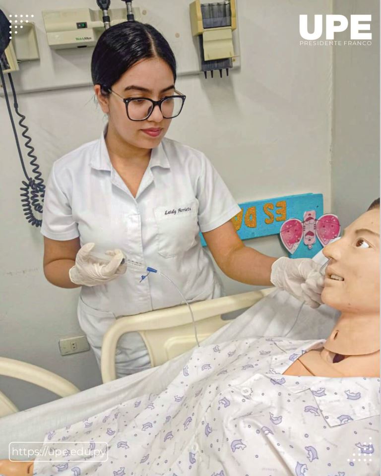 Simulación y Aprendizaje en Enfermería: Entrenamiento en Sonda Nasogástrica