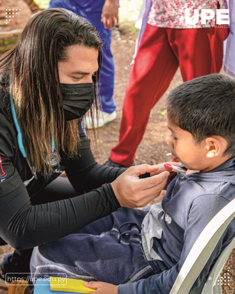 "Manos Que Cuidan, Corazones Que Sanan" - Medicina En Acción Comunitaria
