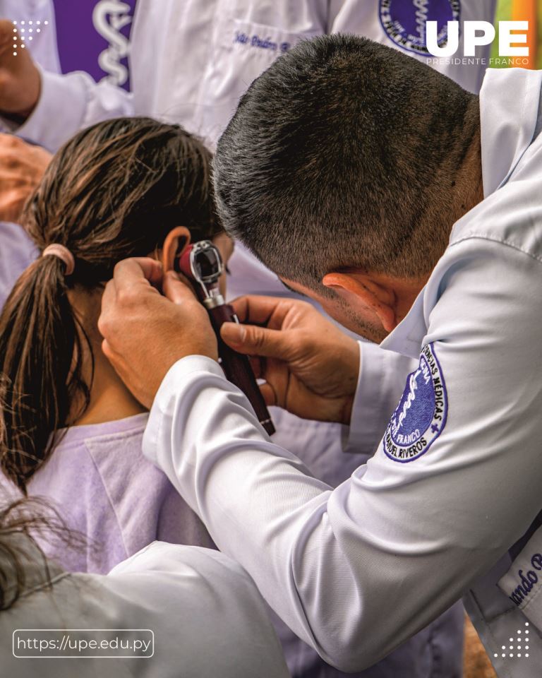 "Manos Que Cuidan, Corazones Que Sanan" - Medicina En Acción Comunitaria