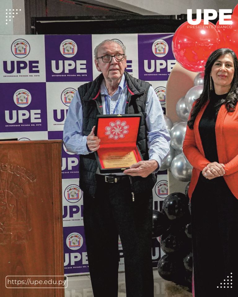 Homenaje al Arq. Francisco Ruffinelli: 25 Años de Legado Educativo en la UPE