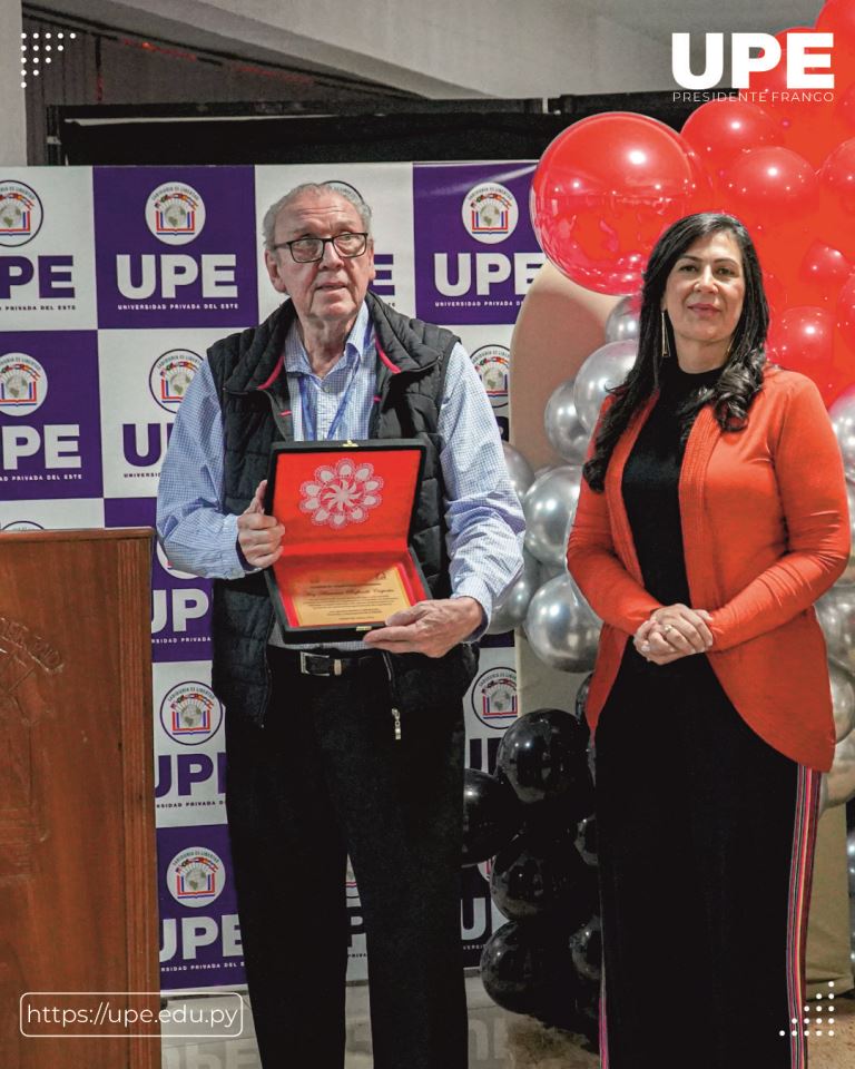 Homenaje al Arq. Francisco Ruffinelli: 25 Años de Legado Educativo en la UPE