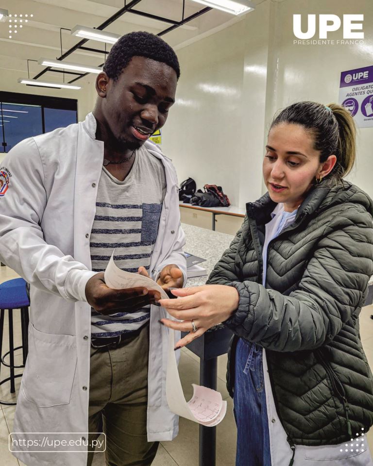 Aula Práctica de Fisiología en la UPE: Desarrollando Habilidades Médicas