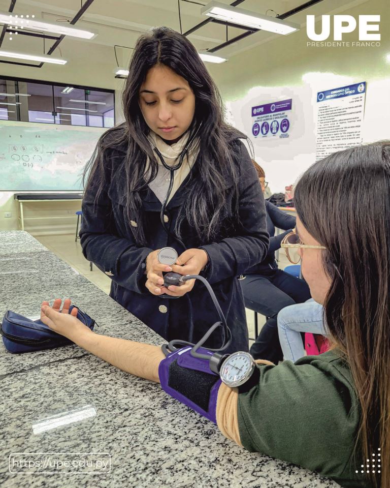 Aula Práctica de Fisiología en la UPE: Desarrollando Habilidades Médicas