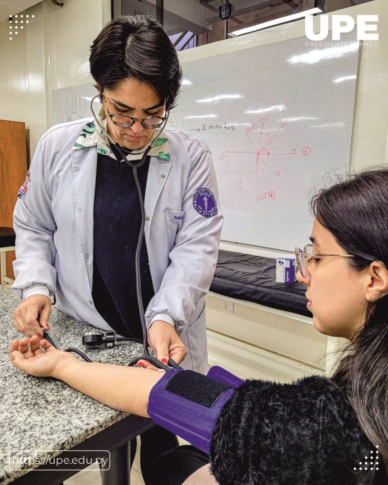 Aula Práctica de Fisiología en la UPE: Desarrollando Habilidades Médicas