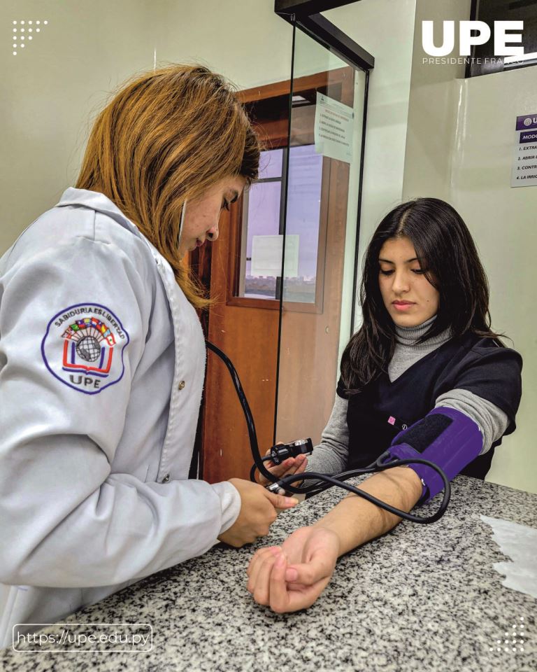 Aula Práctica de Fisiología en la UPE: Desarrollando Habilidades Médicas