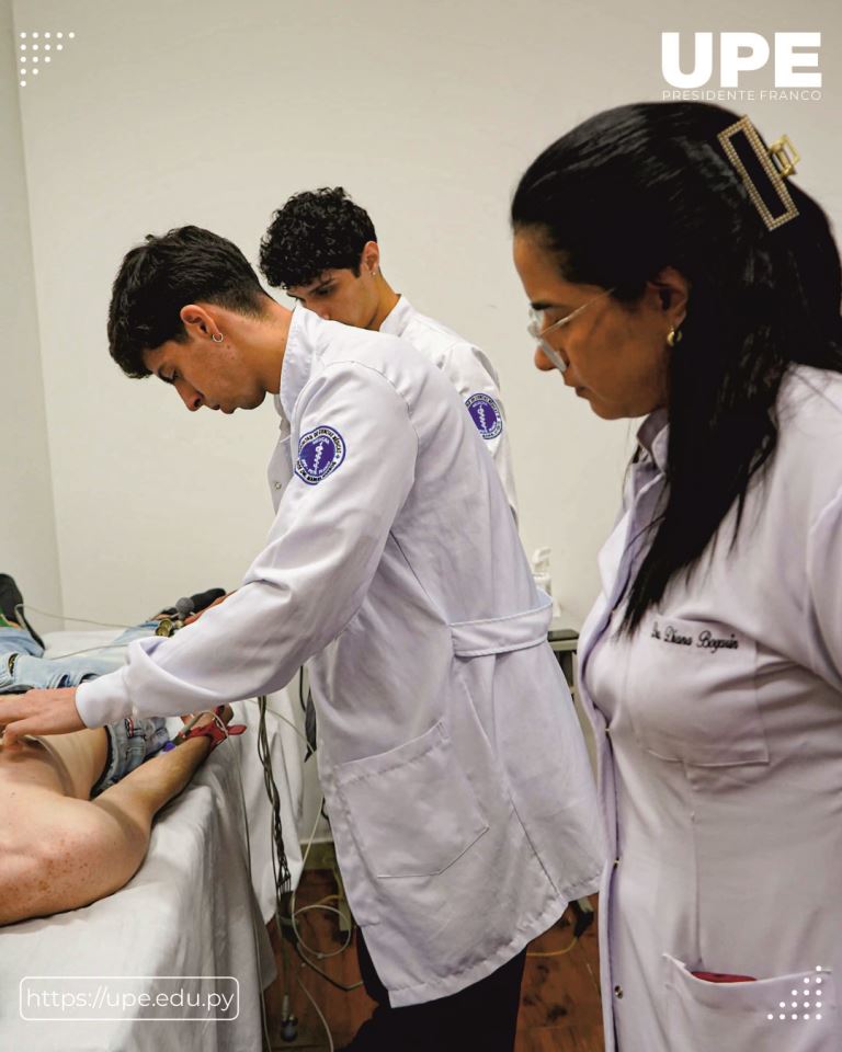 Estudiantes de Medicina en Acción Comunitaria: Servicios de Atención Médica en la UPE
