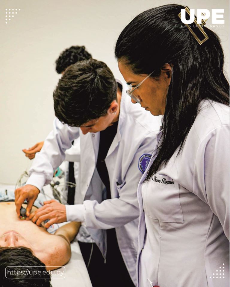 Estudiantes de Medicina en Acción Comunitaria: Servicios de Atención Médica en la UPE