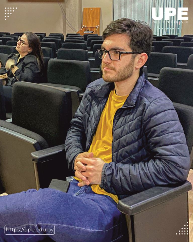 Estudiantes de Medicina se capacitan en Soporte Vital Básico: Habilidades que Salvan Vidas