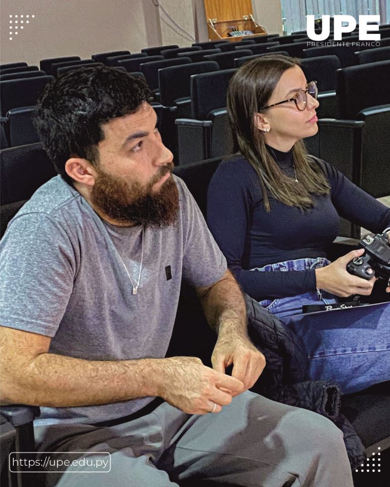 Estudiantes de Medicina se capacitan en Soporte Vital Básico: Habilidades que Salvan Vidas