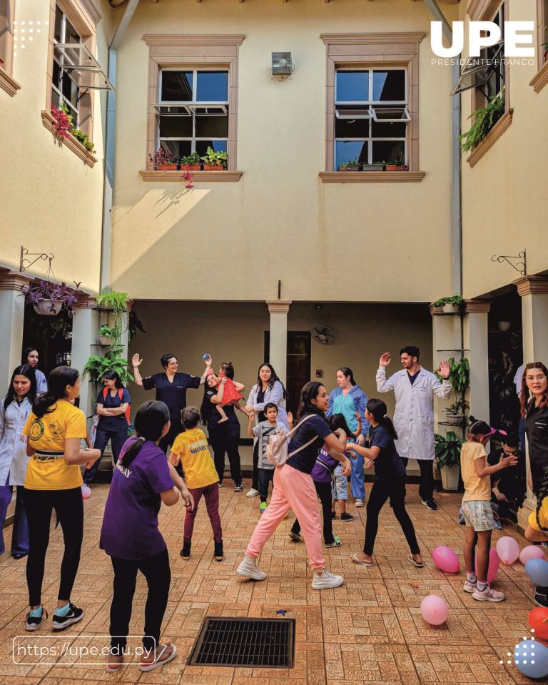 Estudiantes de Medicina Llevan Salud y Felicidad al Hogar Santa Elena: Celebrando el Día del Niño