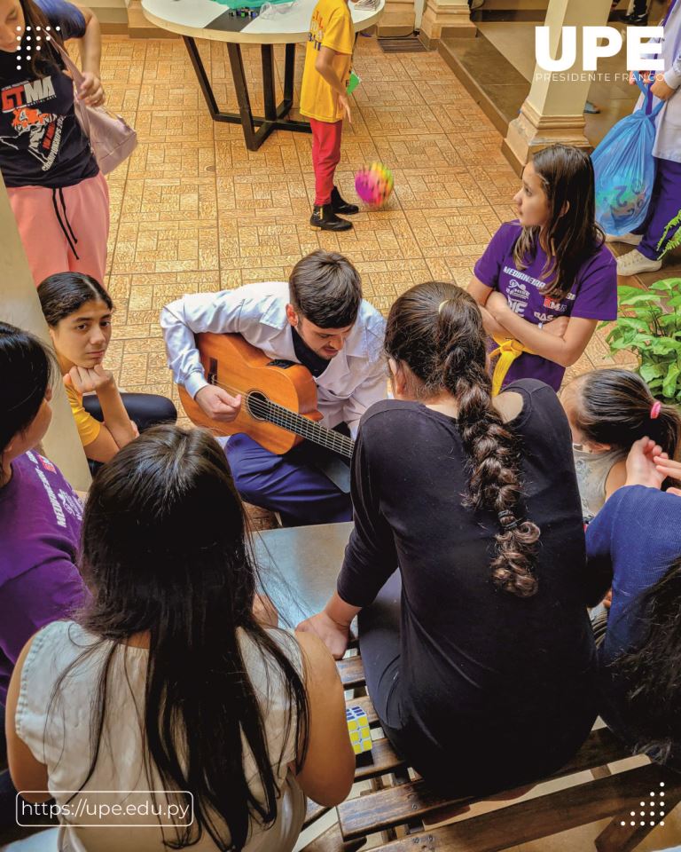 Estudiantes de Medicina Llevan Salud y Felicidad al Hogar Santa Elena: Celebrando el Día del Niño