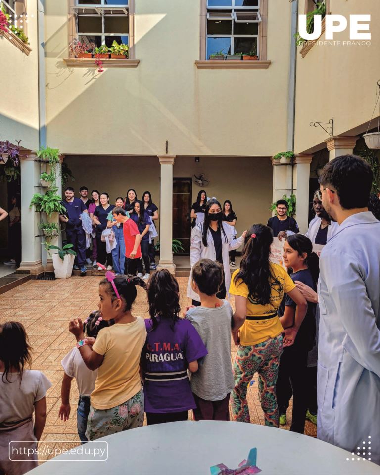 Estudiantes de Medicina Llevan Salud y Felicidad al Hogar Santa Elena: Celebrando el Día del Niño