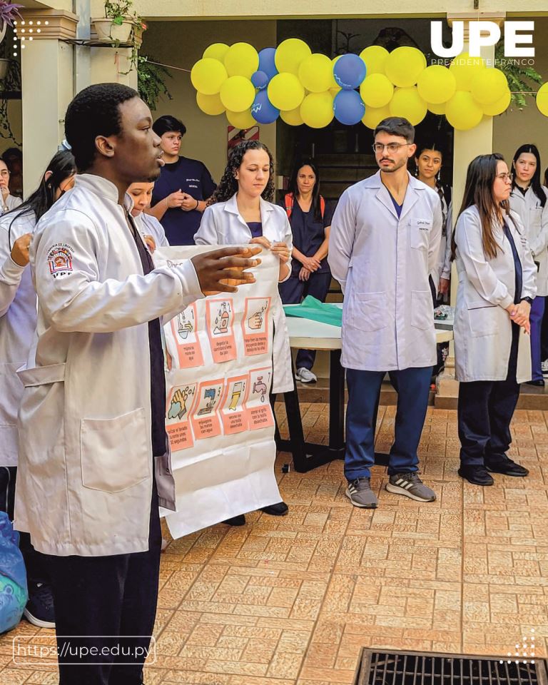 Estudiantes de Medicina Llevan Salud y Felicidad al Hogar Santa Elena: Celebrando el Día del Niño