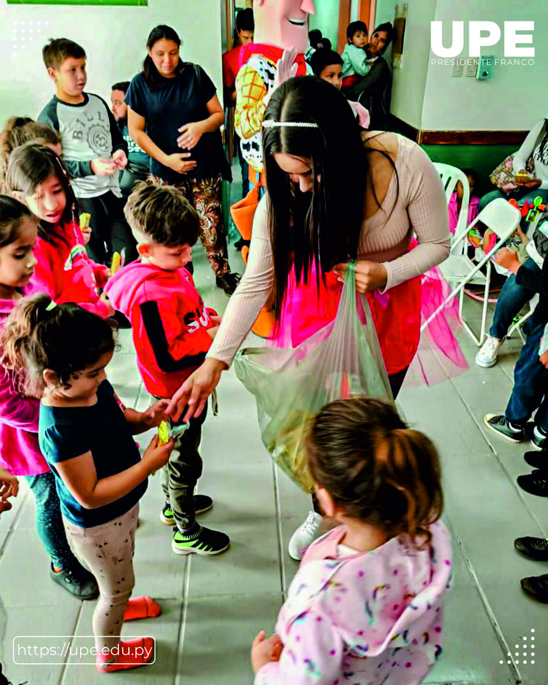 Visita de Estudiantes de Enfermería al Hospital Los Ángeles por el Día del Niño