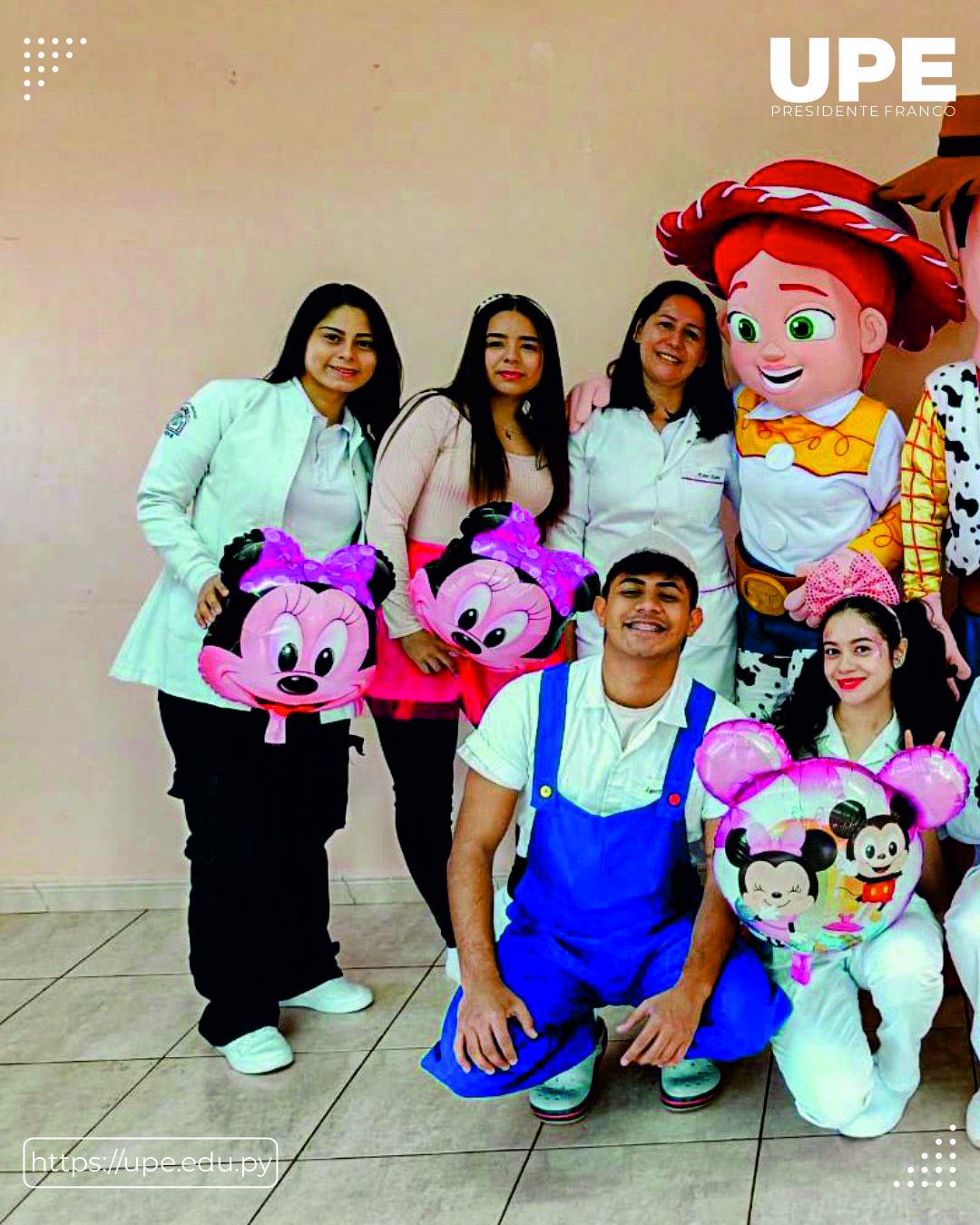 Visita de Estudiantes de Enfermería al Hospital Los Ángeles por el Día del Niño