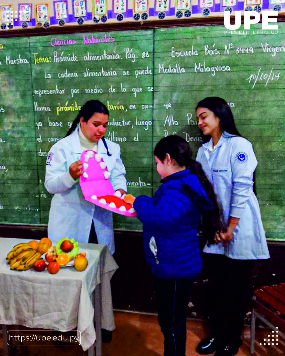 Charla Educativa en  la Escuela Medalla Milagrosa: Práctica Profesional de Enfermería