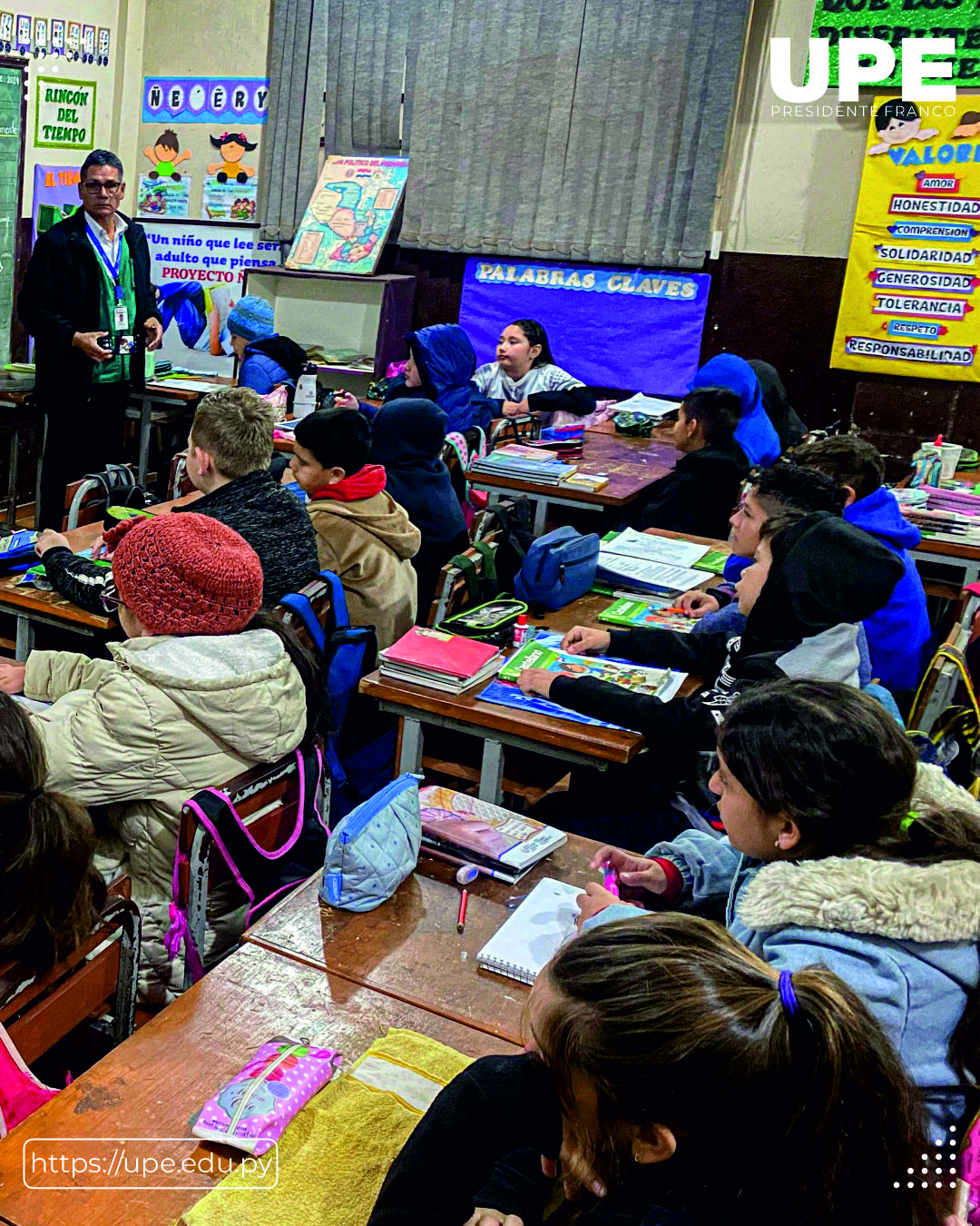 Charla Educativa en  la Escuela Medalla Milagrosa: Práctica Profesional de Enfermería