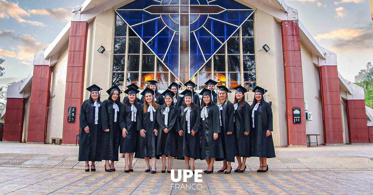 Facultad de Ciencias de la Salud-UPE: Egresados de Enfermería 