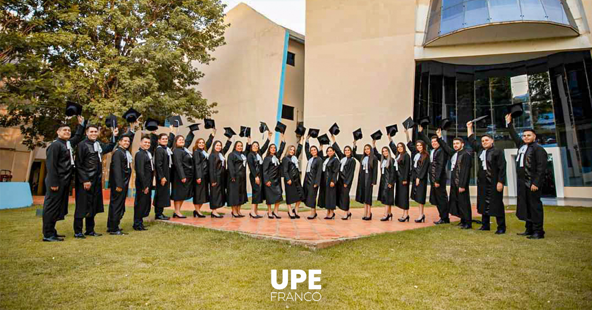 Facultad de Ciencias de la Salud-UPE: Egresados de Enfermería 