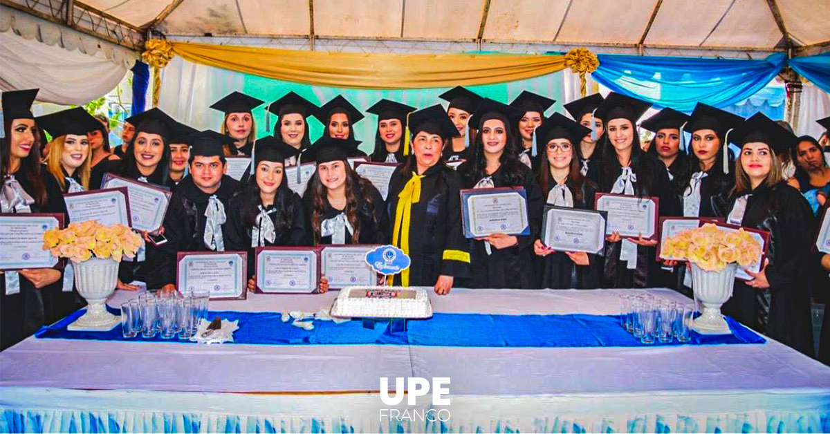 Facultad de Ciencias de la Salud-UPE: Egresados de Enfermería 