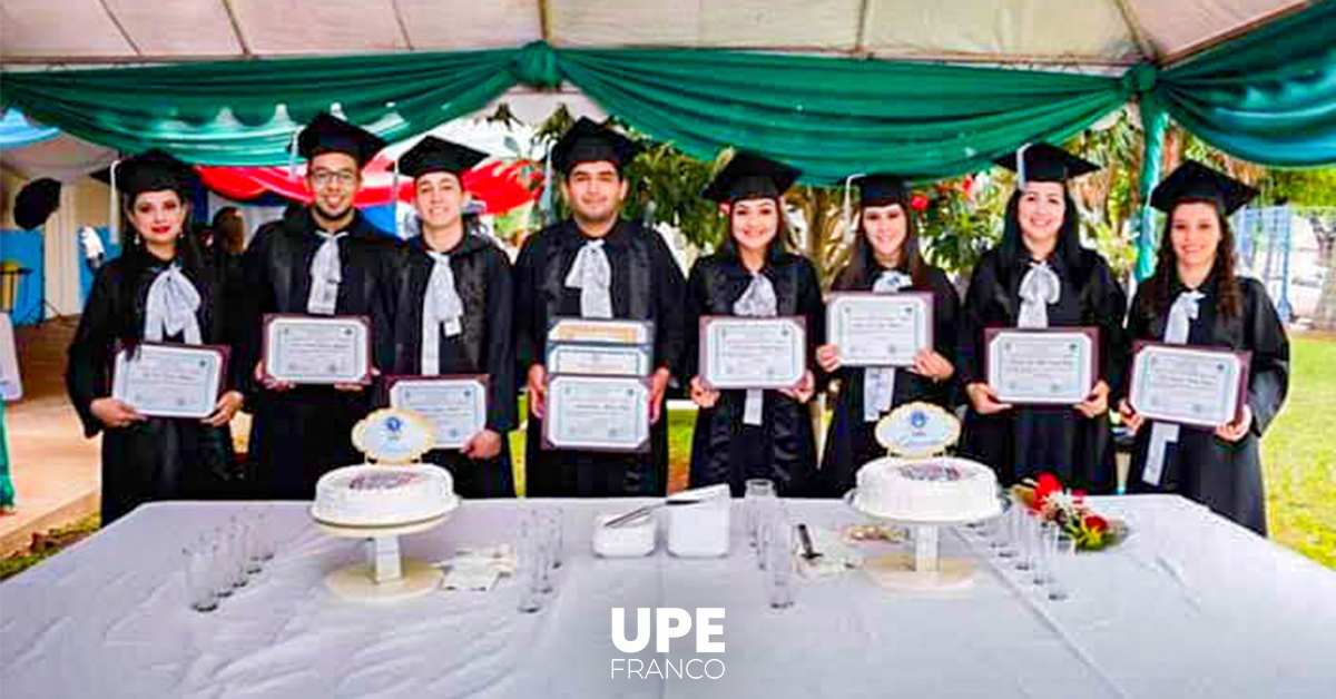 Facultad de Ciencias de la Salud-UPE: Egresados de Enfermería 