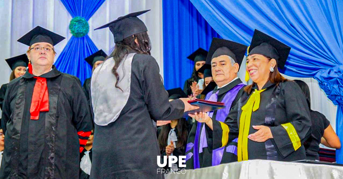 Facultad de Ciencias de la Salud-UPE: Egresados de Enfermería 