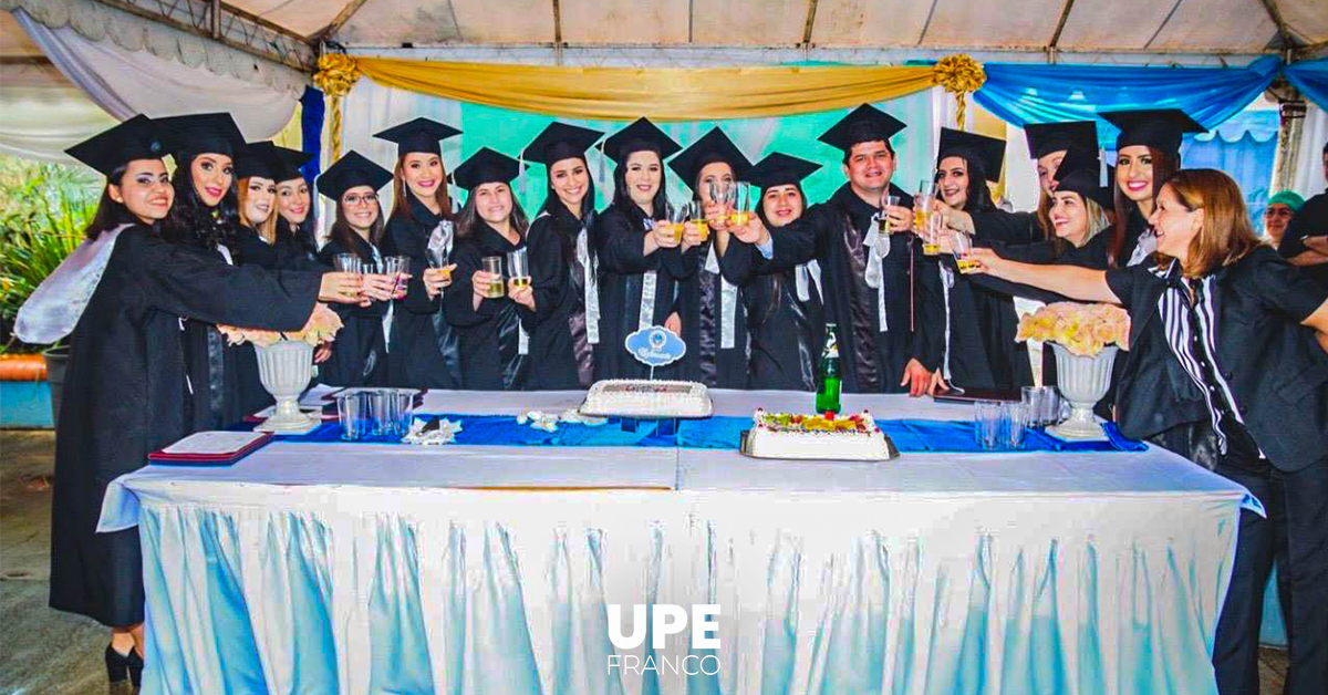 Facultad de Ciencias de la Salud-UPE: Egresados de Enfermería 