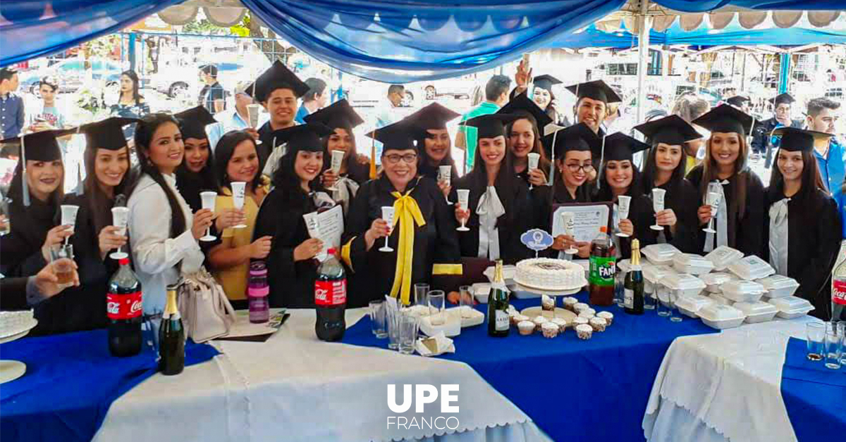 Facultad de Ciencias de la Salud-UPE: Egresados de Enfermería 