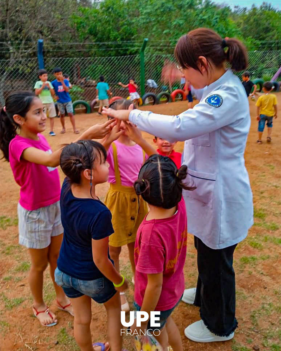Promoviendo la Salud Pública: Estudiantes de la UPE visitan el Hogar Las Tías